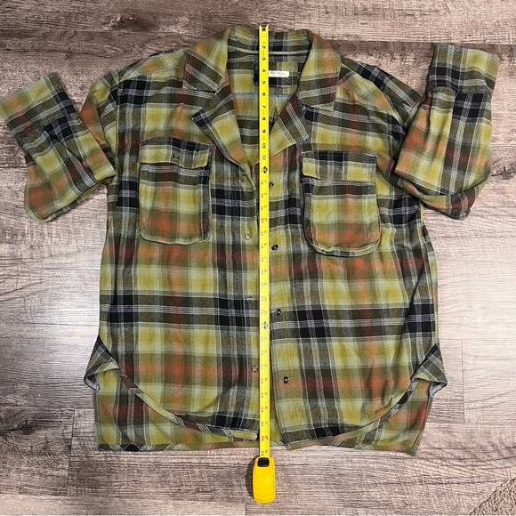 FREE PEOPLE WE THE FREE IZZY OVER SIZES PLAID BUTTON DOWN SHIRT GREEN size large - Picture 6 of 7